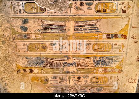 Vautours, peintures au plafond, tombe de Ramses IV, KV2, Vallée des Rois, site classé au patrimoine mondial de l'UNESCO, Louxor, Egypte Banque D'Images