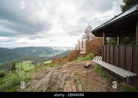 C'est le sommet de la spießhorn 1350m de haut dans la forêt noire du sud en Allemagne, sur le sommet il y a un pavillon d'observation. Banque D'Images