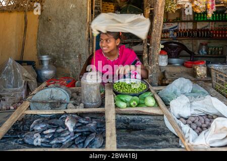 Camp de réfugiés de Kutupalong, Coxs Bazar, Bangladesh - 08 février 2019 : vivre dans l'un des plus grands camps de réfugiés au monde. Réfugiés de Rohinga M. Banque D'Images