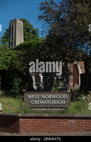 West Norwood signe de crématorium lors de l'éclusage du coronavirus le 29 mai 2020 dans le sud de Londres au Royaume-Uni. Photo de Sam Mellish Banque D'Images