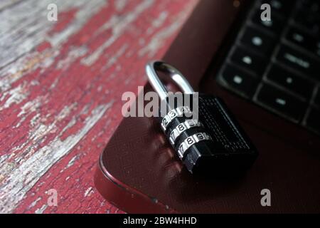 Cadenas sur ordinateur portable. Concept de sécurité des informations sur la confidentialité des données Internet Banque D'Images