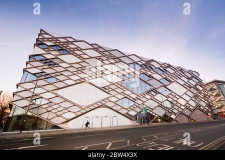 SHEFFIELD, Royaume-Uni - 20 JANVIER 2020 : le Diamant, construit pour abriter le département d'ingénierie de l'université de Sheffchamps, conçu par l'architecte Twelve Banque D'Images