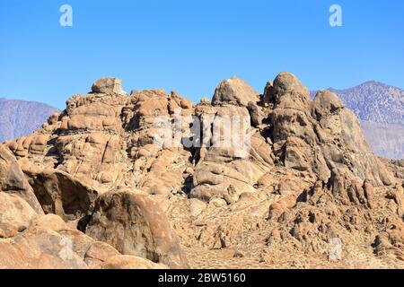 Alabama Hills avec la Sierra Nevada en arrière-plan à Lone Pine, Californie Banque D'Images