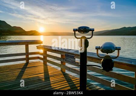 Sunrise, The Ray Kandola Heritage Pier, Peachland, Colombie-Britannique, Canada Banque D'Images