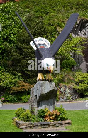 Le totem des ailes de vriement de Nathan Jackson dans Eagle Park, Ketchikan, Alaska du Sud-est, États-Unis Banque D'Images