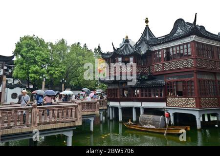 Temple de la Cité Dieu de Shanghai : pavillons et maisons de thé dans la région de Chenghuang Miao. Chine Banque D'Images