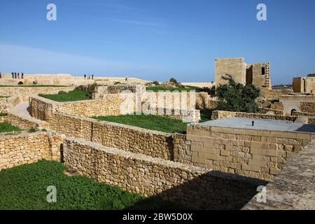 Les murs en pierre sèche conservés de la citadelle de Victoria, Gozo à Malte Banque D'Images