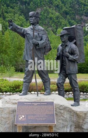 Statue du centenaire de Skagway par Chuck Buchanan, Centennial Park, Skagway, Alaska du Sud-est, États-Unis Banque D'Images