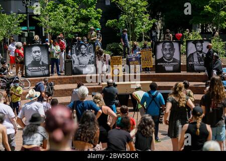 ÉTATS-UNIS. 29 mai 2020. Des centaines de personnes se sont rassemblées sous les auspices de la section locale de l'ANACP à Portland, Oregon, le 29 mai 2020 pour protester contre le meurtre de George Floyd par la police à Minneapolis, Minnesota, le 25 mai. (Photo de John Rudox/Sipa USA) crédit: SIPA USA/Alay Live News Banque D'Images