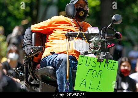 ÉTATS-UNIS. 29 mai 2020. Des centaines de personnes se sont rassemblées sous les auspices de la section locale de l'ANACP à Portland, Oregon, le 29 mai 2020 pour protester contre le meurtre de George Floyd par la police à Minneapolis, Minnesota, le 25 mai. (Photo de John Rudox/Sipa USA) crédit: SIPA USA/Alay Live News Banque D'Images