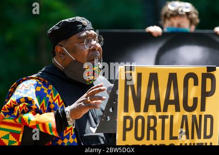 ÉTATS-UNIS. 29 mai 2020. Des centaines de personnes se sont rassemblées sous les auspices de la section locale de l'ANACP à Portland, Oregon, le 29 mai 2020 pour protester contre le meurtre de George Floyd par la police à Minneapolis, Minnesota, le 25 mai. (Photo de John Rudox/Sipa USA) crédit: SIPA USA/Alay Live News Banque D'Images