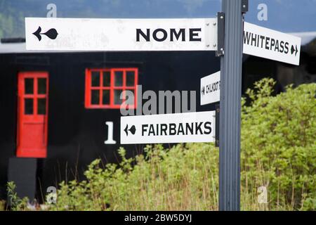 Panneaux dans Centennial Park, Skagway, sud-est de l'Alaska, États-Unis Banque D'Images