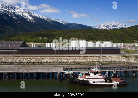 Remorqueur à Ore Dock, Skagway, Alaska du Sud-est, États-Unis Banque D'Images