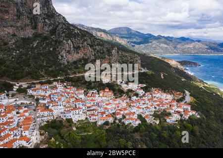 Vue panoramique sur le village byzantin historique de Velanidia près du cap Malea, Grèce. Laconia Péloponnèse, Grèce Banque D'Images