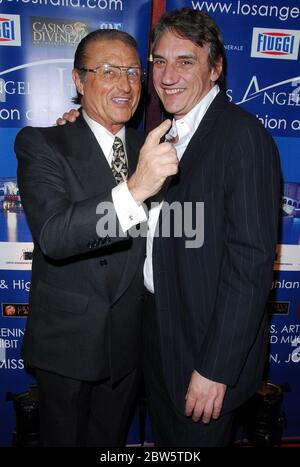 Tony Renis et Mimmo Calopresti à la 2ème soirée d'ouverture du festival annuel du film 'Los Angeles, Italia', qui s'est tenue au Mann Chinese 6 Theatres à Hollywood, CA. L'événement a eu lieu le dimanche 18 février 2007. Photo par: SBM / PictureLux - référence du fichier # 34006-2254SBMPLX Banque D'Images