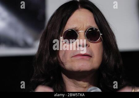 Ozzy & Sharon Osbourne annonce une annonce surprise en rendant Ozzfest 2007 GRATUIT à la conférence Ozzy & Sharon Osbourne Ozzfest 2007 surprise Announcement Conference qui s'est tenue au Hyatt Regency Century Plaza Hotel, salle Westside à Los Angeles, Californie. L'événement a eu lieu le mardi 6 février 2007. Photo par: SBM / PictureLux - référence du fichier # 34006-2178SBMPLX Banque D'Images