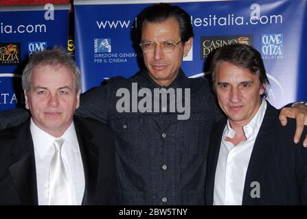 Bobby Moresco, Jeff Goldblum et Mimmo Calopresti à la 2ème soirée d'ouverture du Festival annuel du film 'Los Angeles, Italia', qui s'est tenue au Mann Chinese 6 Theatres à Hollywood, CA. L'événement a eu lieu le dimanche 18 février 2007. Photo par: SBM / PictureLux - référence du fichier # 34006-2136SBMPLX Banque D'Images