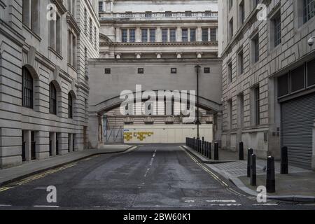 Des rues vides autour de l'arrière de Whitehall et New Scotland Yard. Londres Banque D'Images