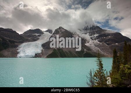 Lac Berg avec glaciers Berg et Mist Banque D'Images