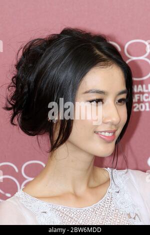 VENISE, ITALIE - SEPTEMBRE 02 : EVA Huang participe au photocall 'Sorcerer et le serpent blanc' lors du 68e Festival du film de Venise Banque D'Images