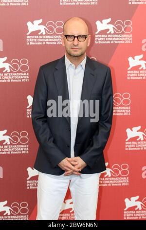 VENISE, ITALIE - SEPTEMBRE 03 : Steven Soderbergh pose au photocall « contagion » lors du 68e Festival du film de Venise, le 3 septembre 2011 à Venise Banque D'Images