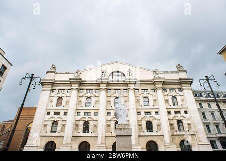 Milan. Italie - 20 mai 2019 : Palazzo Mezzanotte à Milan. Bourse italienne. Monument au majeur. Banque D'Images