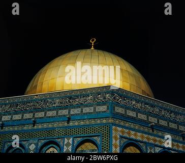 Dome of the Rock, est un sanctuaire islamique reconstruit en 1023 après J.-C. et situé sur le Mont du Temple dans la vieille ville de Jérusalem, Israël Banque D'Images