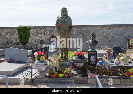 Tombe du chanteur Claude François dans le cimetière d'Annemois Annemois France 05/05/2016 Banque D'Images