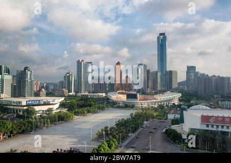 Guangzhou, Chine. 20 juin 2016. Bâtiments modernes et Stade sportif de Tianhe dans la lumière du matin à Guangzhou Chine près de Tianhe Road dans Guangdong pro Banque D'Images