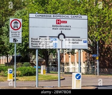 Cambridge Biomedical Campus panneau de direction à l'entrée de l'hôpital Addenbrooke et du campus de Cambridge Biomedical. Banque D'Images