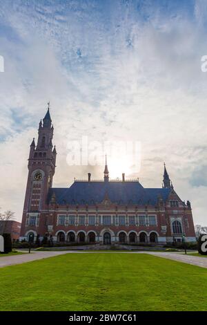Palais de la paix à la Haye, siège de la Cour internationale de Justice, qui fait partie de l'onu, pays-Bas, en été. ICJ ou World court donne Banque D'Images