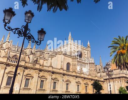 Séville, province de Séville, Andalousie, sud de l'Espagne. La cathédrale, l'une des plus grandes du monde, a été construite sur le site de la mosquée maure et Banque D'Images