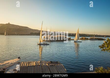 Felucca dans le Nil à Assouan Banque D'Images