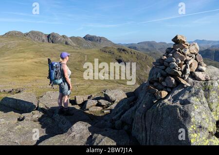 Les Crags et Bow tombèrent du sommet de Cold Pike, Lake District, Cumbria, Royaume-Uni Banque D'Images