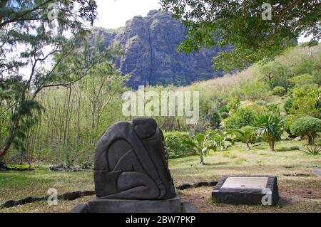 LE MORNE/MAURICE - 23 AOÛT 2018 : prière de briser la statue des chaînes dédiée aux esclaves au musée du Monument de la route des esclaves établi au sud de Banque D'Images