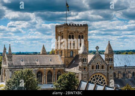 St Albans, Angleterre : Cathédrale St Albans, officiellement l'église de la Cathédrale et de l'Abbaye de St Alban, souvent appelée localement 'l'abbaye'. Banque D'Images