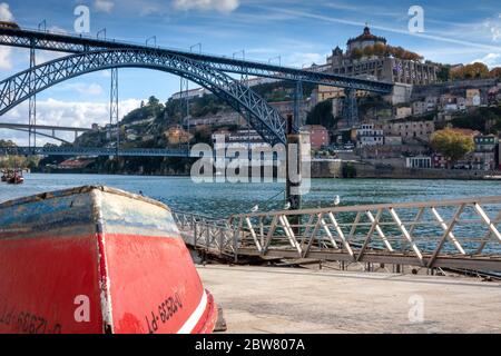 Vue sur le pont de Luís i à Porto, Portugal Banque D'Images