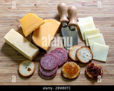 Fromage, viande et craquelins, en-cas, par James D Coppinger/Dembinsky photo Assoc Banque D'Images