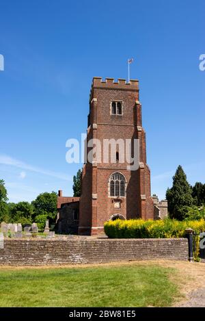 Église Saint Andrews, dans le parcours de golf du club de golf de Rochford Hundred. Tour Tudor et voile C16. Église anglicane dans le diocèse de Chelmsford Banque D'Images