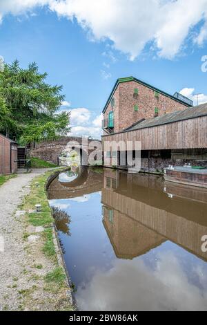 Shropshire Union Canal dans le marché Drayton Shropshire Angleterre Banque D'Images