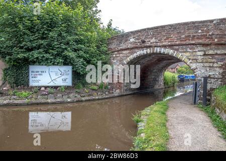 Shropshire Union Canal dans le marché Drayton Shropshire Angleterre Banque D'Images