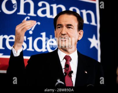 1992 le candidat républicain à la présidence Pat Buchanan prend la parole lors d'un rassemblement de campagne à Marietta, en Géorgie. Banque D'Images