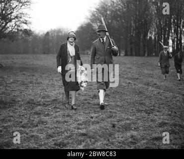 Le tir de Lady Curzon au parc Hackwood , près de Basingstoke . Lady Curzon et Lord Cochrane . 13 décembre 1926 Banque D'Images