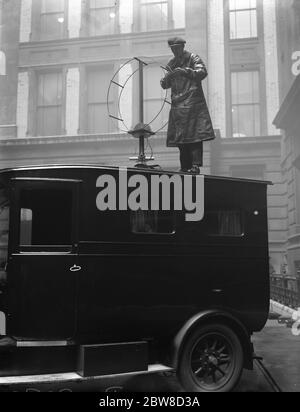 Fourgonnette sans fil CPO pour la détection de l'oscillation . L’antenne directionnelle sur le toit du fourgon . 17 janvier 1927 Banque D'Images