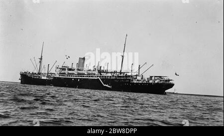 ' Jervis Bay ' des passagers clandestins . ' la baie Jervis ' se rendre à son poste d'amarrage au port de Colombo . 17 juillet 1928 Banque D'Images