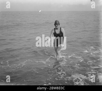 16 ans channel swim concurrent . Mlle Beatrice Spears . 2 mai 1928 Banque D'Images