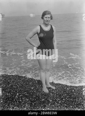 16 ans channel swim concurrent . Mlle Beatrice Spears . 2 mai 1928 Banque D'Images