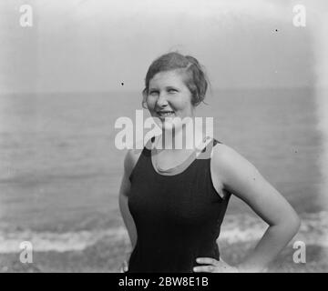 16 ans channel swim concurrent . Mlle Beatrice Spears . 2 mai 1928 Banque D'Images