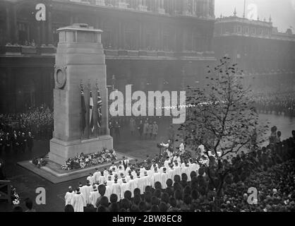 10e anniversaire de l'Armistice . Une vue générale de la scène autour du Cenotaph à Whitehall . 11 novembre 1928 Banque D'Images