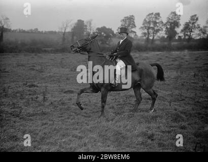 Rencontre d'ouverture de Whaddon Chase à Cublington , Bucks . Le comte d'Orkney à la rencontre . 1er novembre 1927 Banque D'Images